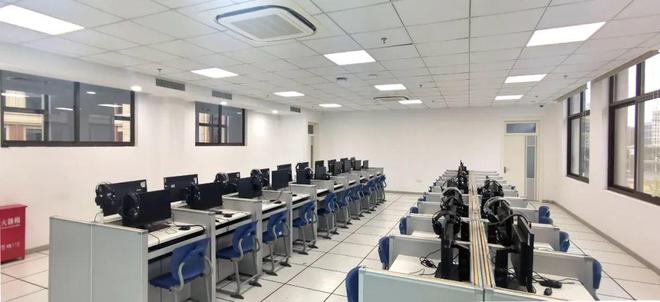 從“平板進(jìn)課堂”到技能塑未來(lái) 數(shù)字教材落地與21世紀(jì)核心素養(yǎng)培育